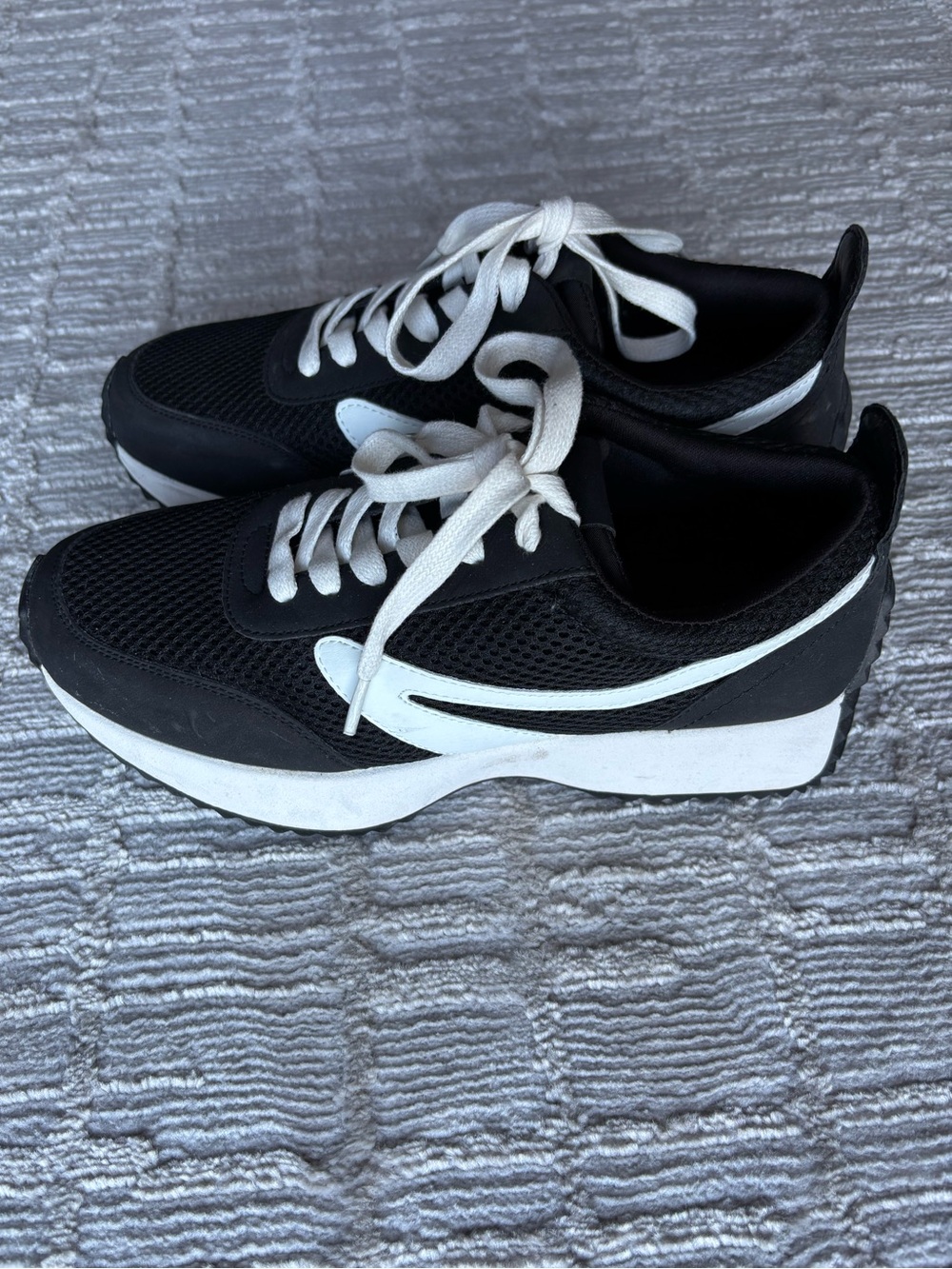 DV Dolce Vita BYNX sneakers